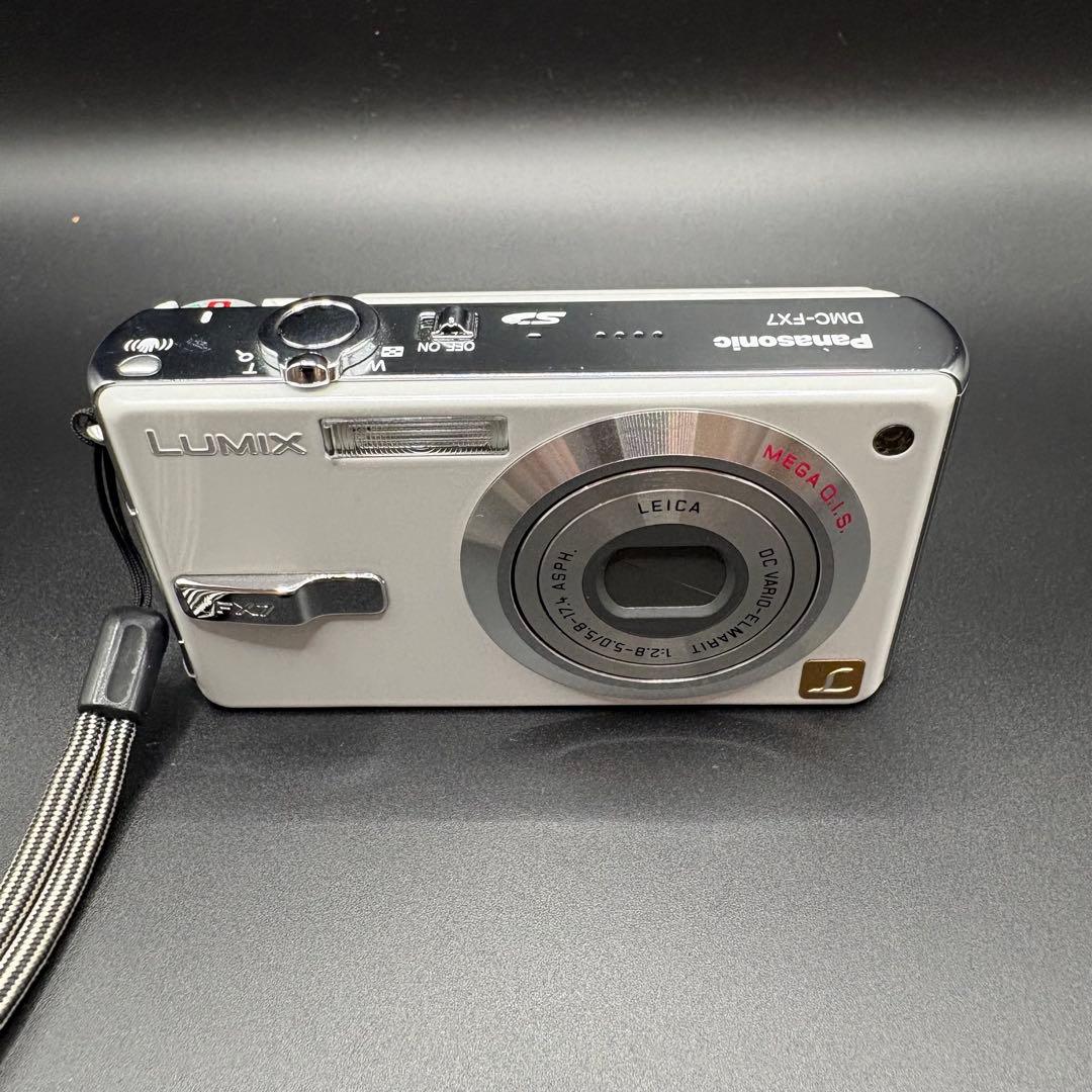 Panasonic Lumix FX7 極上品　本体とバッテリーチャージャー付