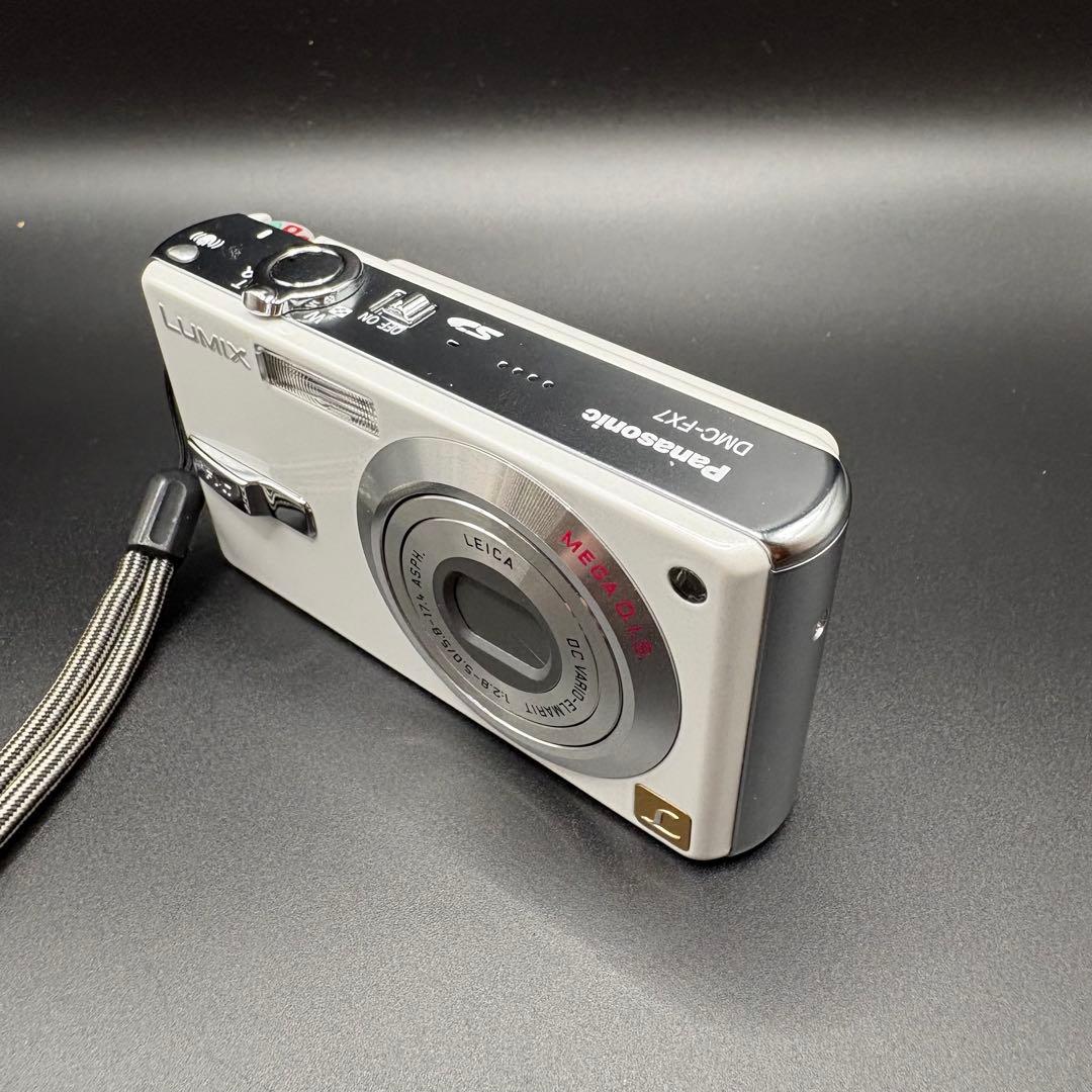 Panasonic Lumix FX7 極上品　本体とバッテリーチャージャー付