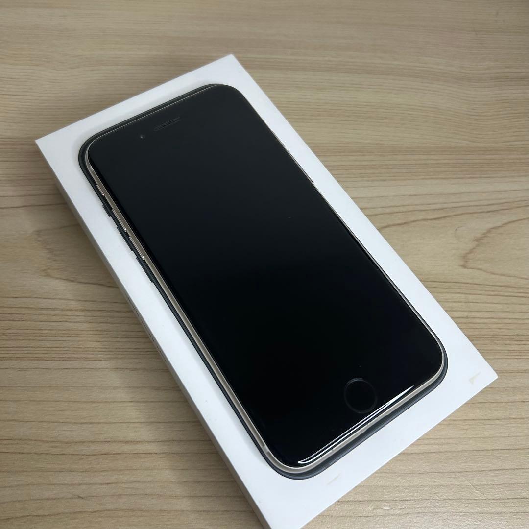 【美品】iPhone SE3 64GB SIMフリー