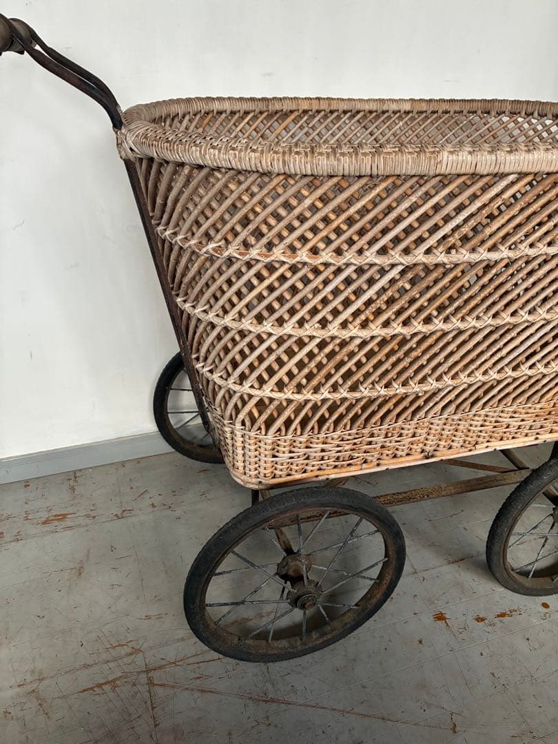 りんりん　シャビーシック　乳母車　花籠　店舗什器　ヴィンテージ　古道具