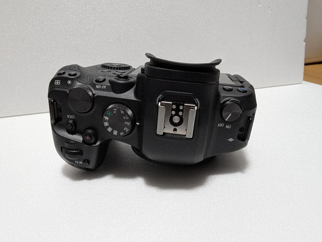 EOSR6ボディのみ CANON ミラーレス一眼　RFマウント
