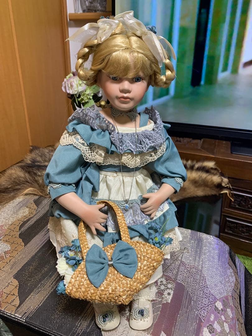 人形 ANTIQUE MUSICAL DOLL PORCELAINS