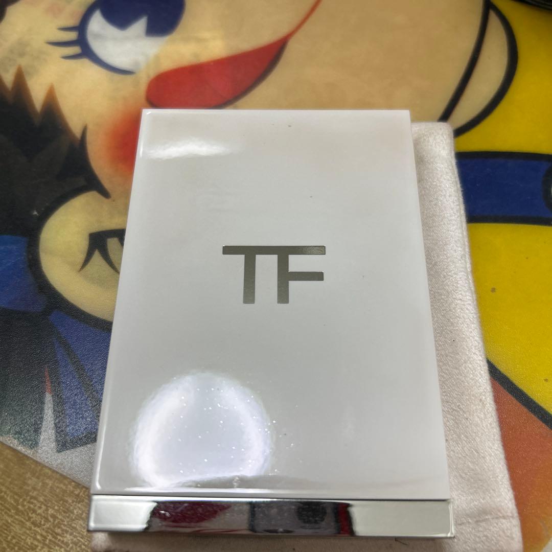 トムフォード ソリュー アイ カラー クォード 01