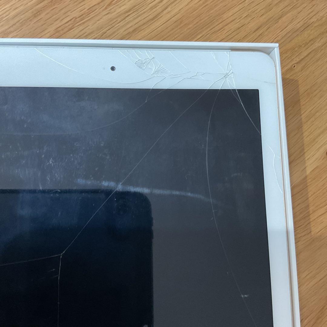 iPad (第5世代) ホワイト 9.7インチ