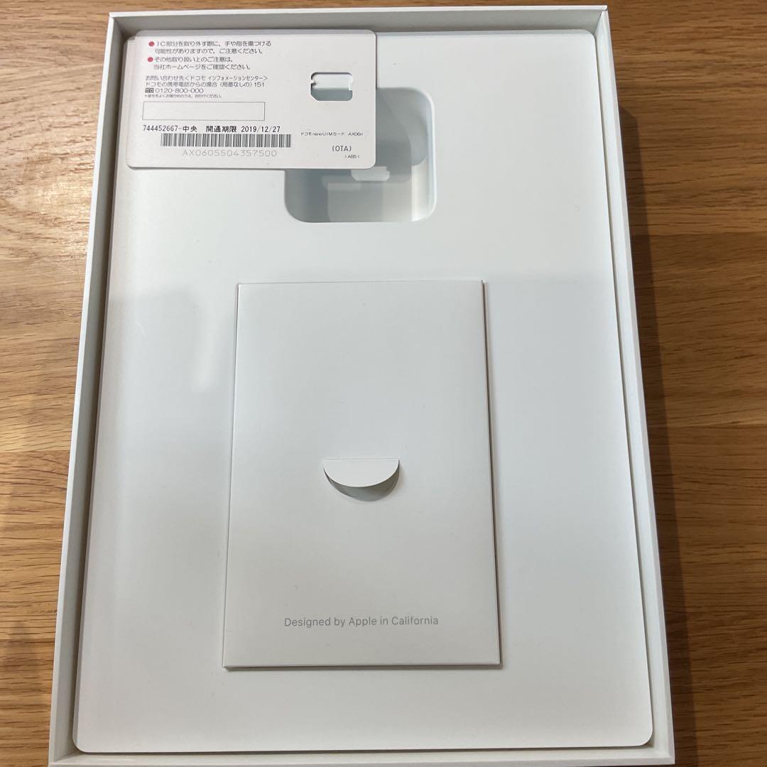 iPad (第5世代) ホワイト 9.7インチ