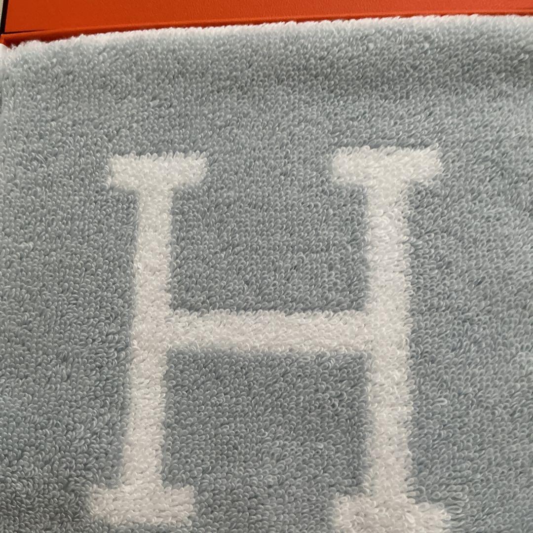 HERMES Hロゴ タオルハンカチ グレー