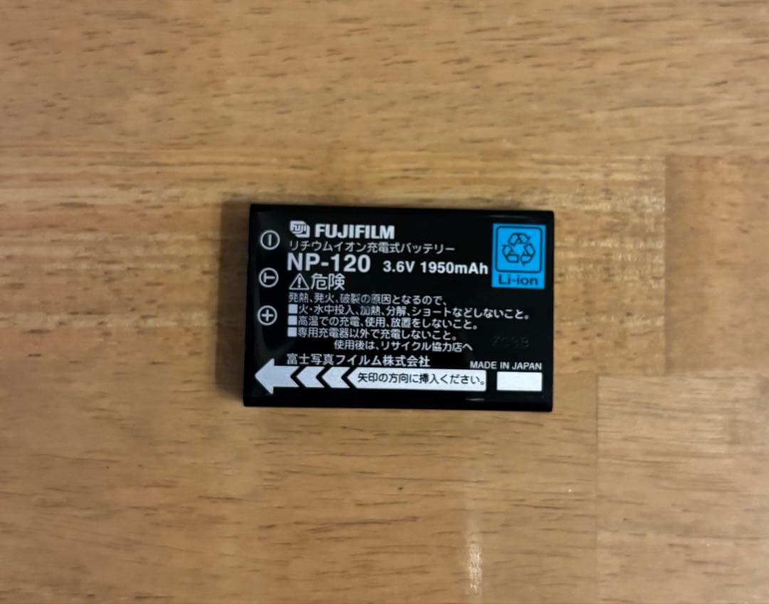美品 動作確認済 FUJIFILM FinePix F10