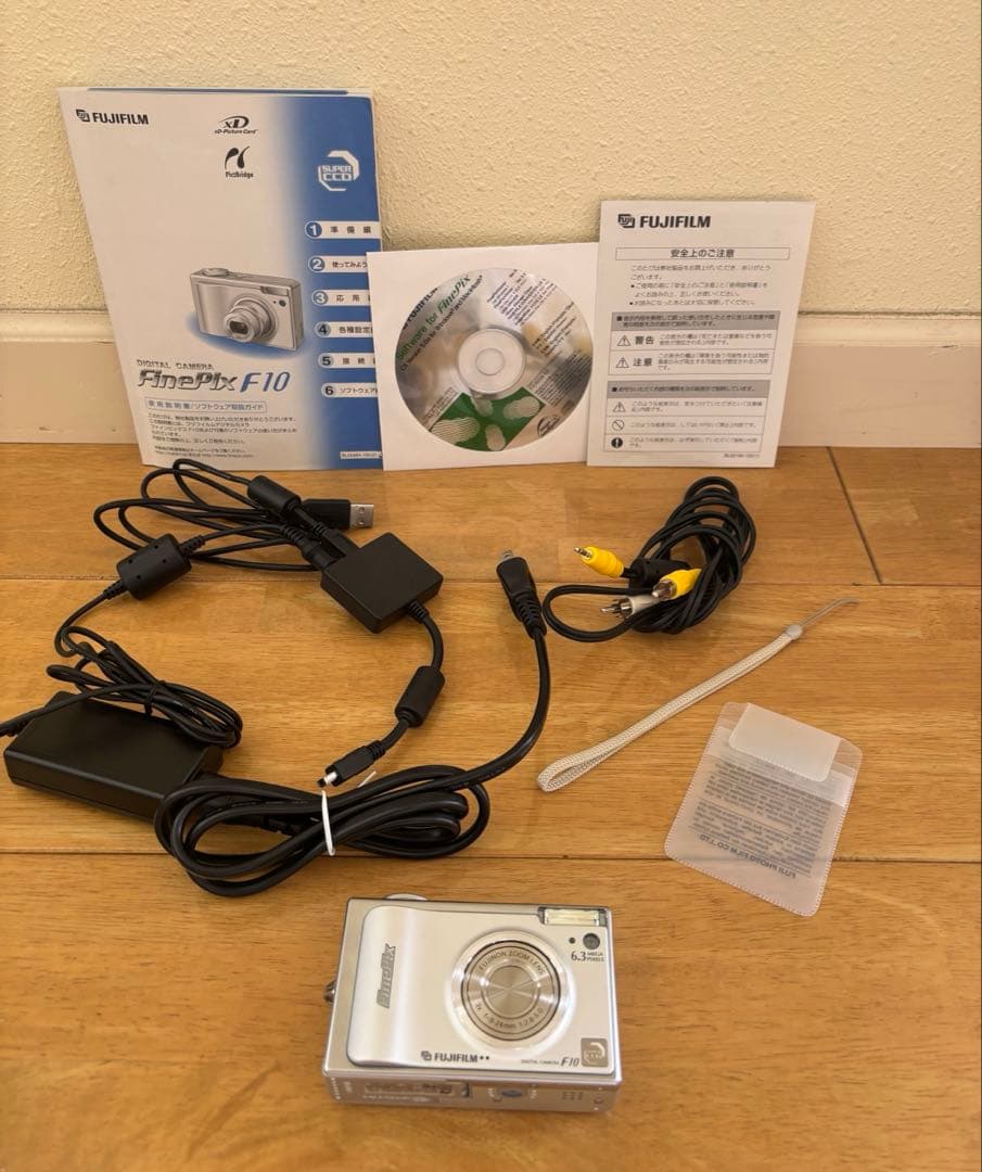 美品 動作確認済 FUJIFILM FinePix F10