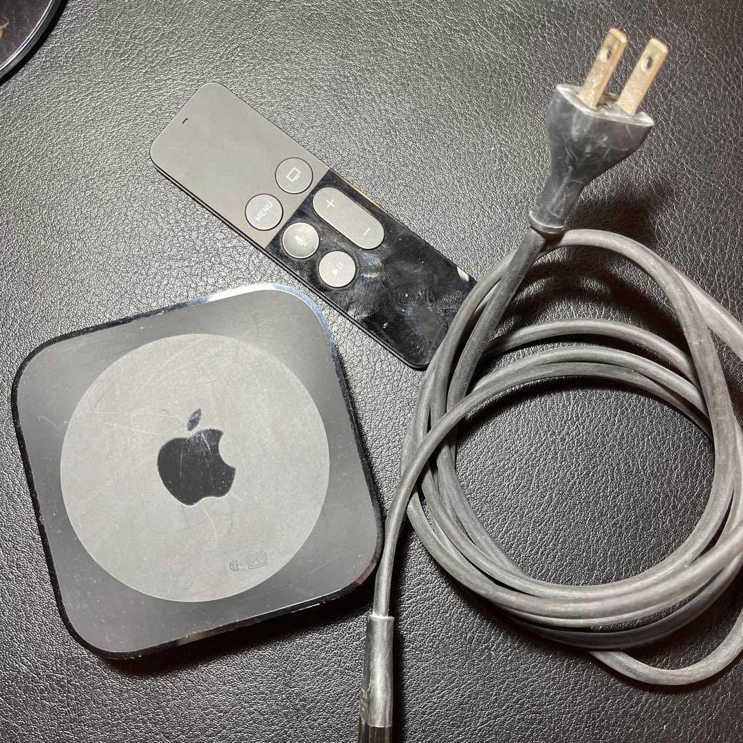 Apple TV 本体とリモコン、電源ケーブル　型番:A1625