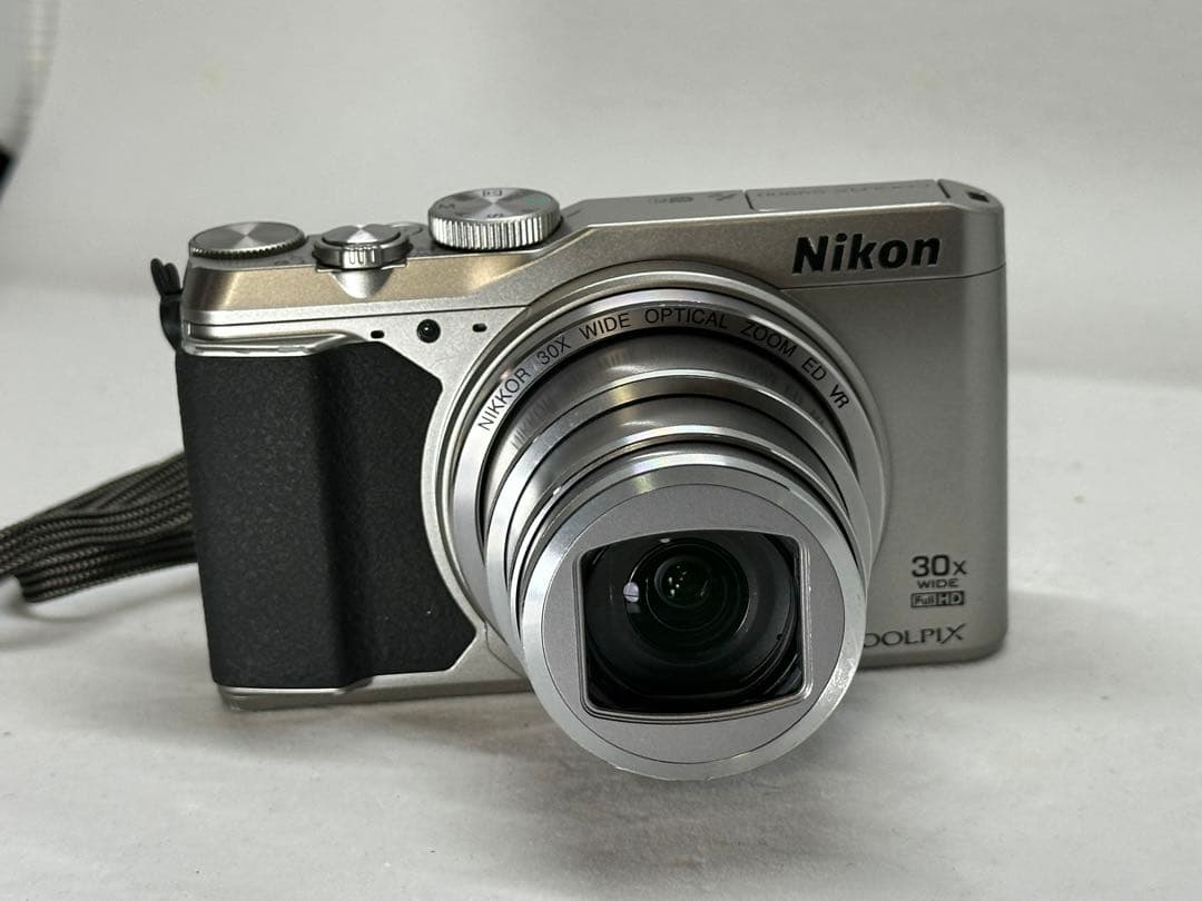 Nikon coolpix S9900 シルバー　30倍ズーム