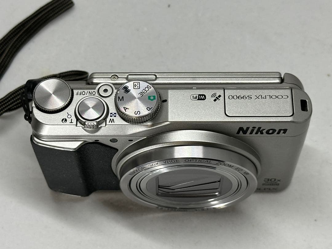 Nikon coolpix S9900 シルバー　30倍ズーム