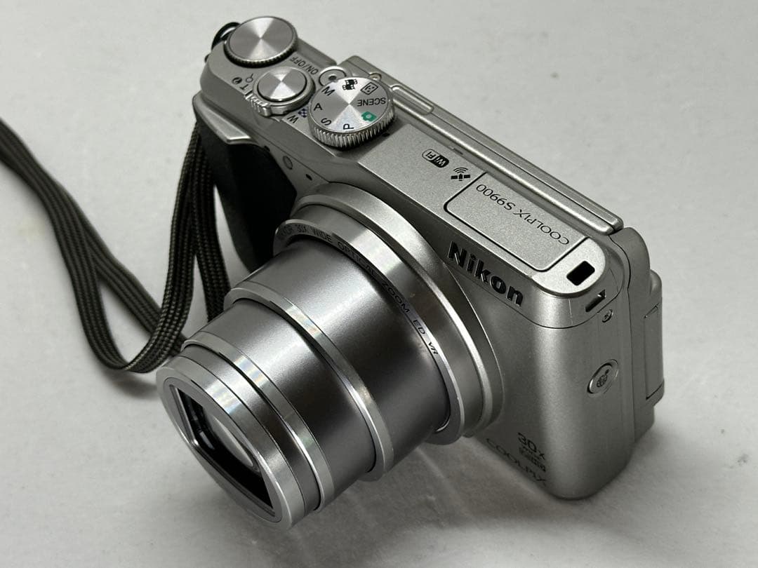 Nikon coolpix S9900 シルバー　30倍ズーム