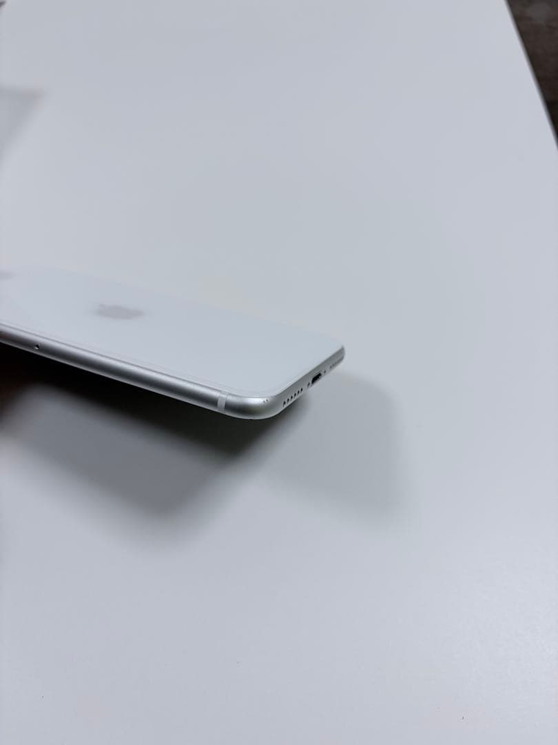 【値下げ】iPhone SE (第2世代) ホワイト 本体+ 未使用付属品あり