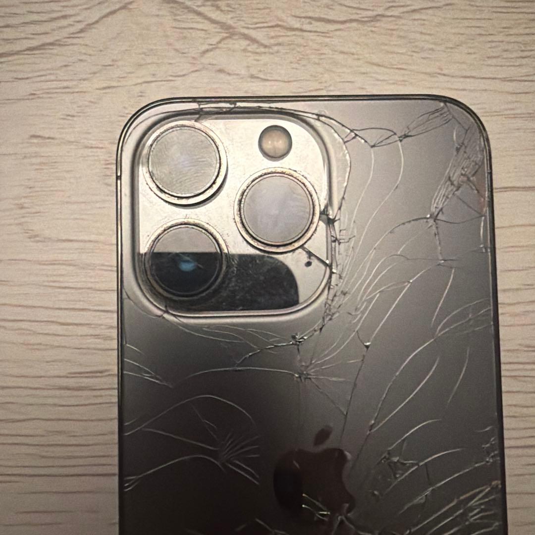 iPhone 13 Pro 本体 背面ひび割れ