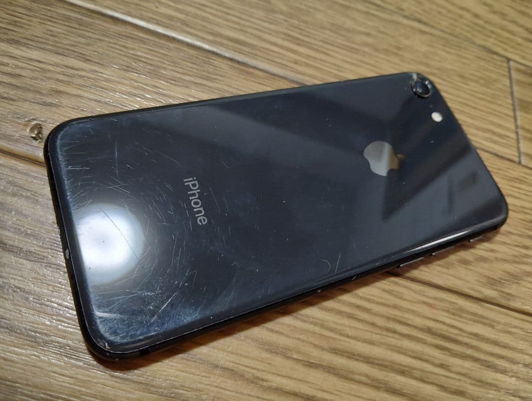 iPhone8 ブラック 画面ひび割れあり