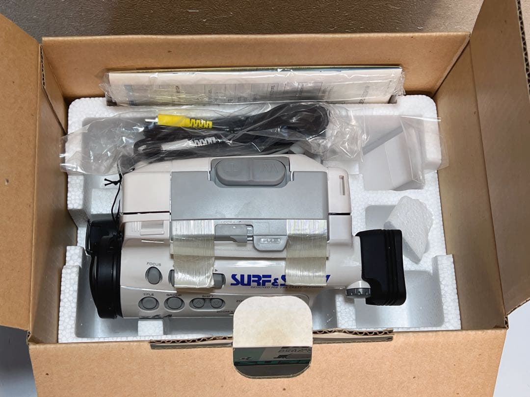 日立 8mm VM-E27「サーフ＆スノー」ビデオカメラ。
