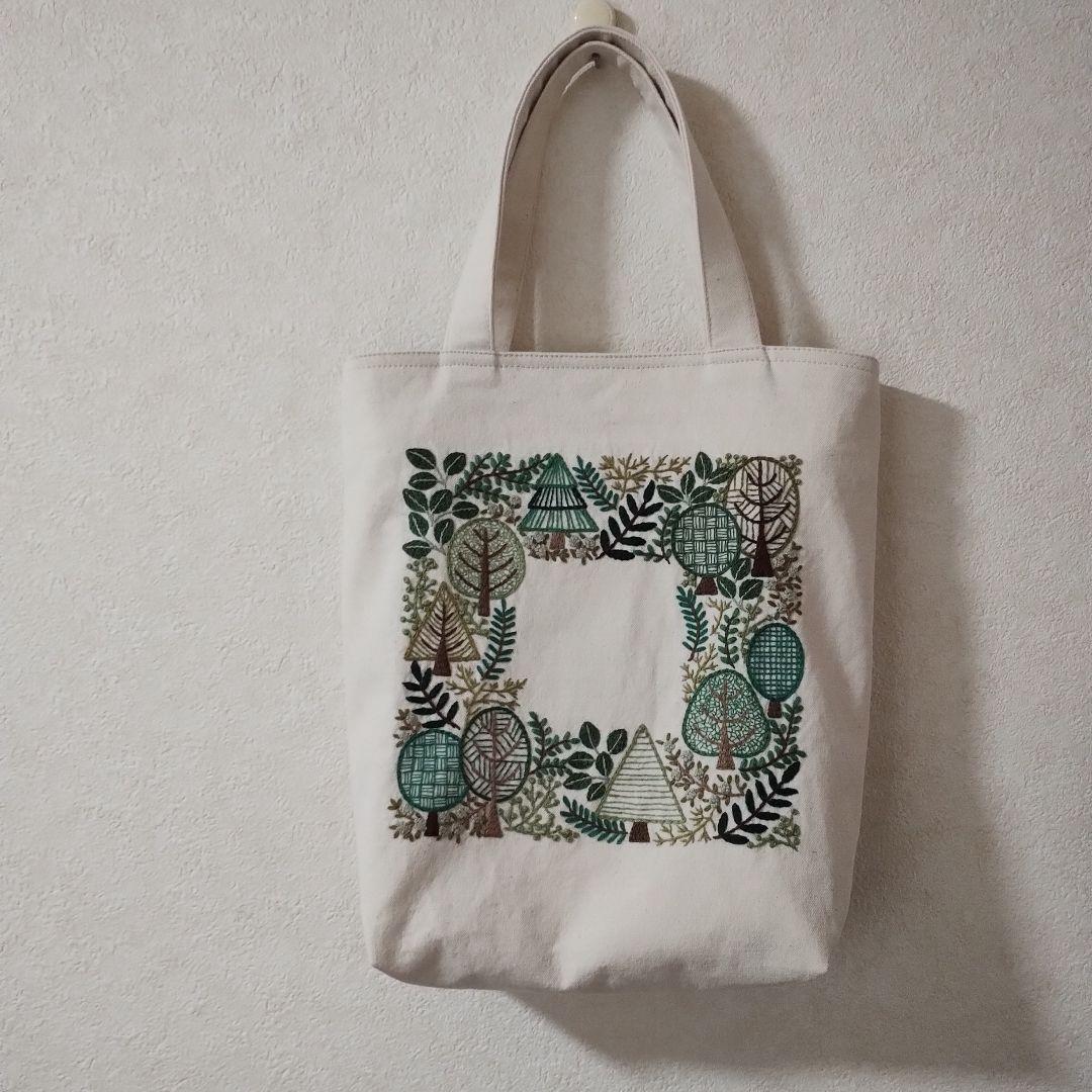 ハンドメイド 刺繍 森の散歩道のト― トバック