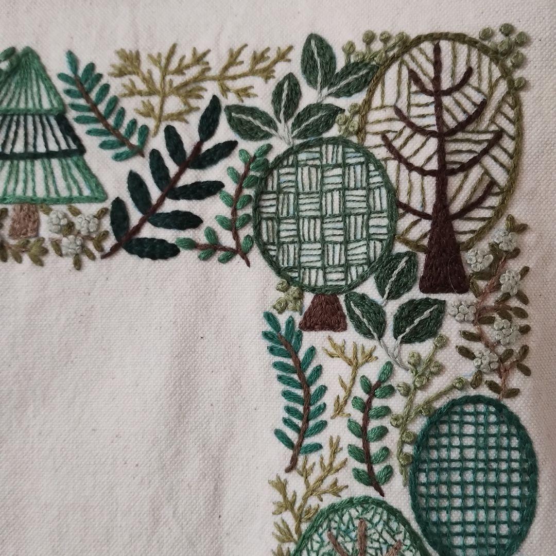 ハンドメイド 刺繍 森の散歩道のト― トバック