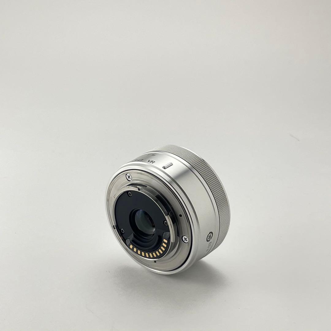 【極上美品・返品保証】Nikon1 J5シルバー 標準レンズキット