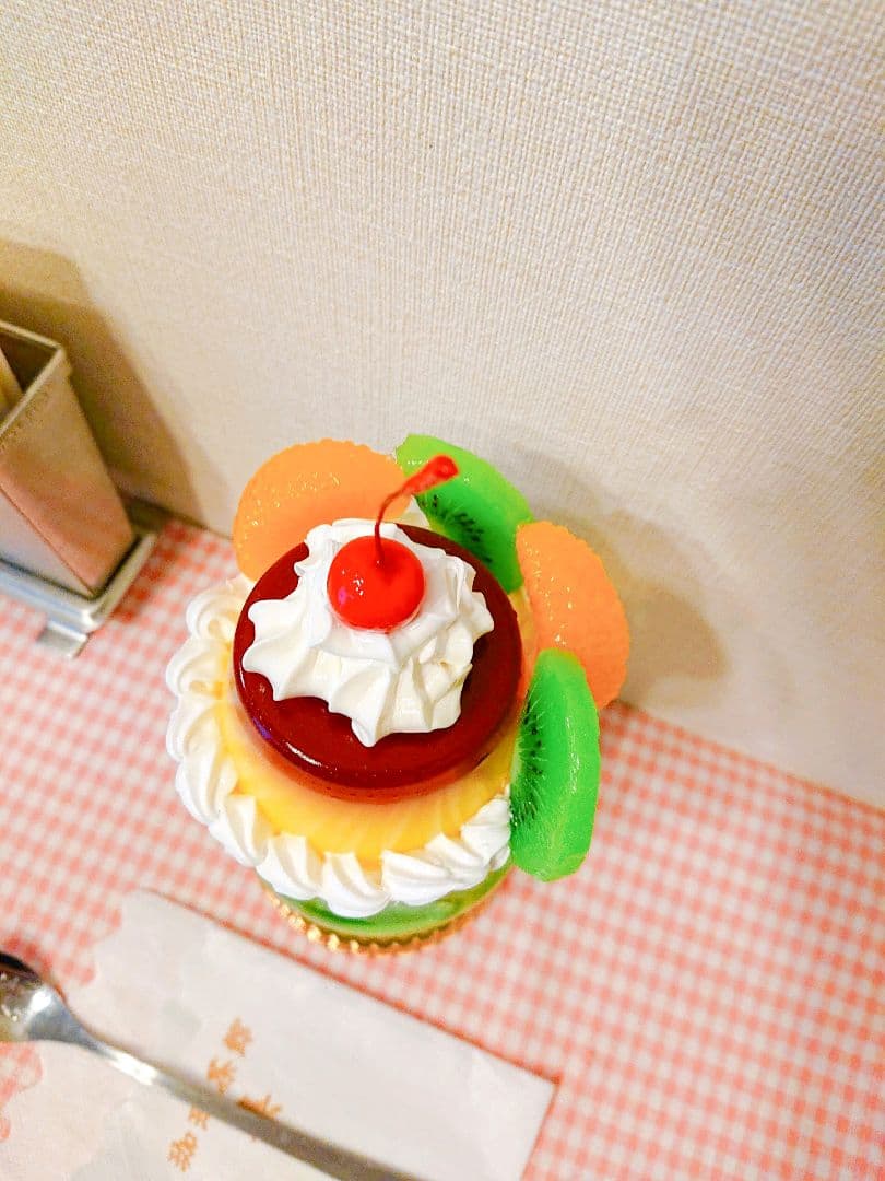 昭和レトロ 純喫茶のプリンのせビッグクリームソーダ 食品サンプル