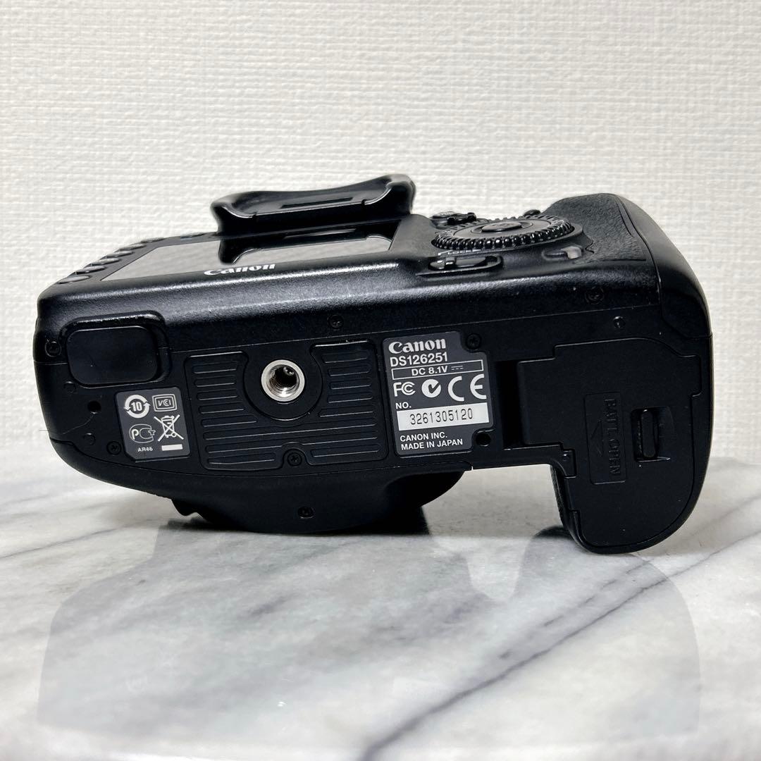 Canon EOS 7D ボディ 純正 充電器 付 動作良好 デジタル一眼レフ