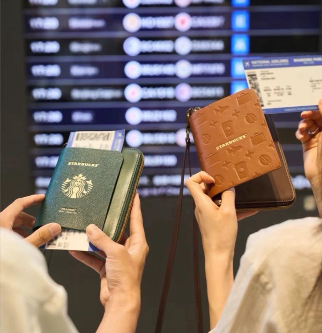 スターバックス パスポートケース 航空券収納・ネックストラップ付き　ブラウン