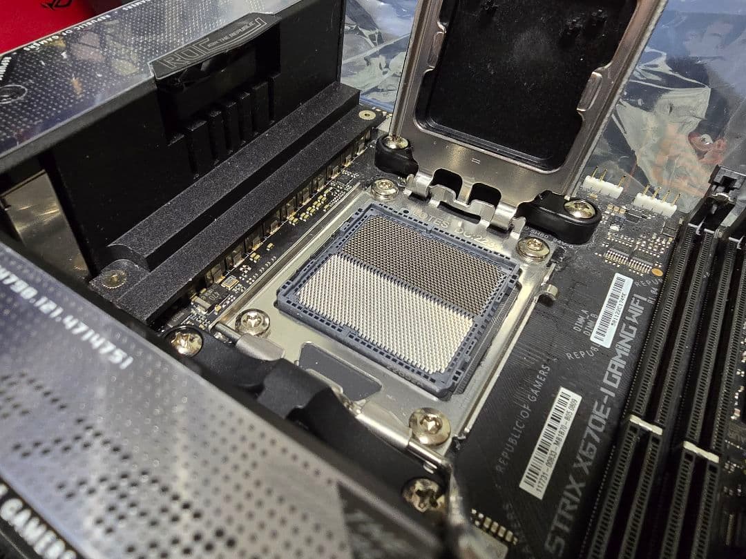 ROG STRIX X670E-I GAMING WIFI ITXマザーボード