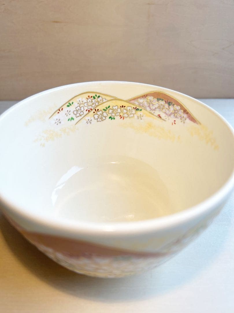京焼　色絵　金彩　吉野山　抹茶茶碗