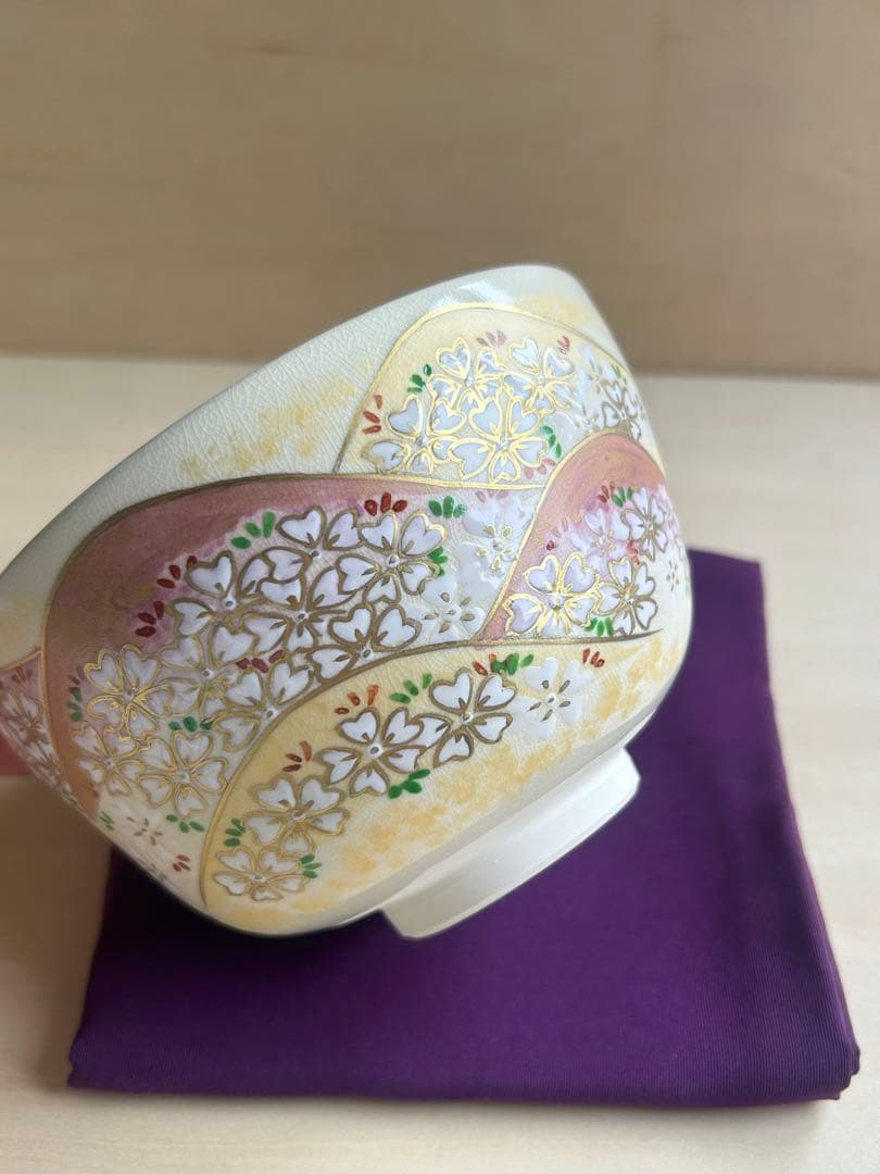 京焼　色絵　金彩　吉野山　抹茶茶碗