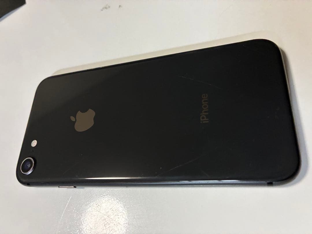 Apple iPhone 8 SIMロックあり　SB