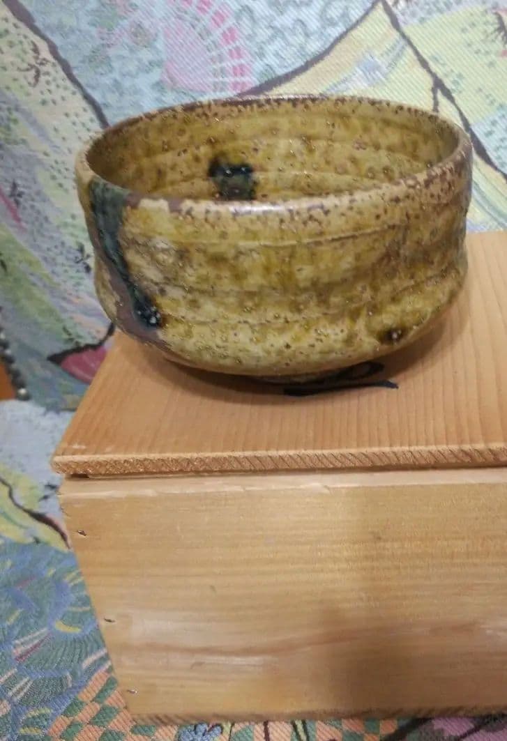 とも箱要り抹茶碗です