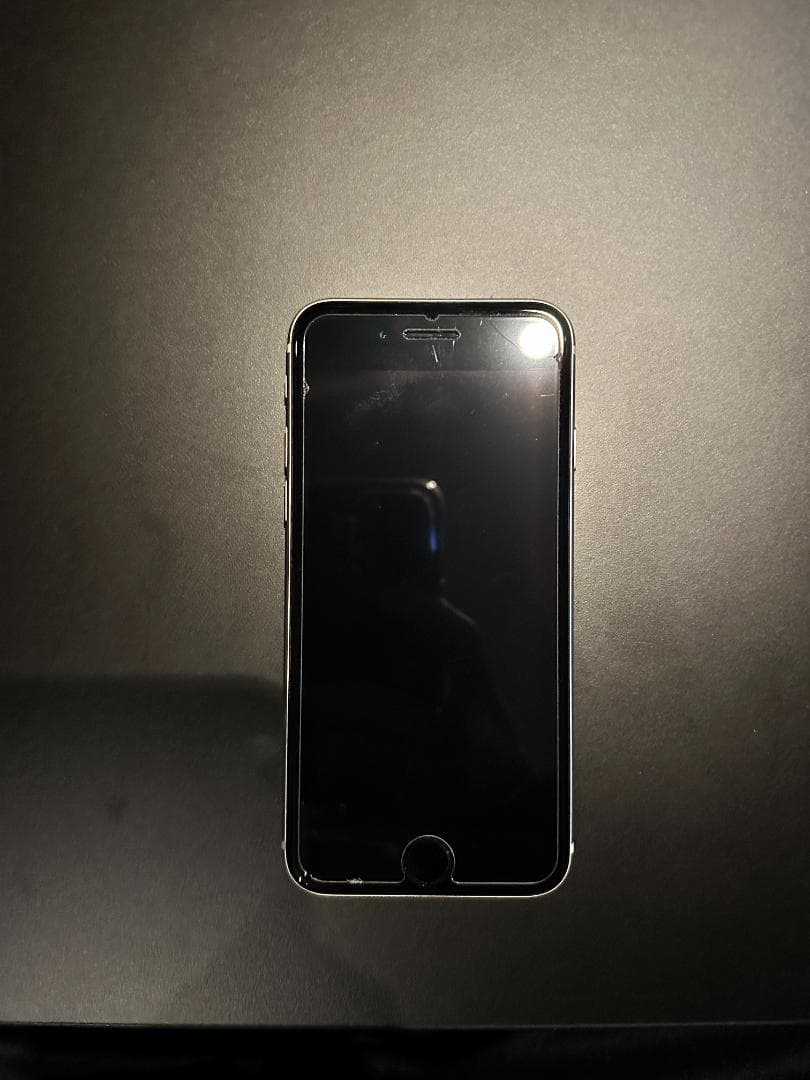 iPhone SE 第３世代 　SIMフリー　(ガラスフィルム、ケース付き)