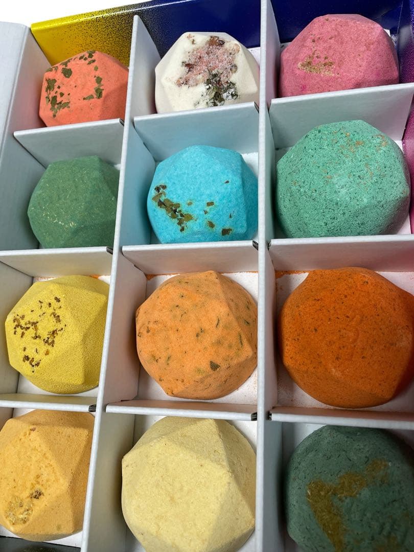 LUSH 四季の一服 ギフトセット バスボム ショッピングバック付き　新品未使用