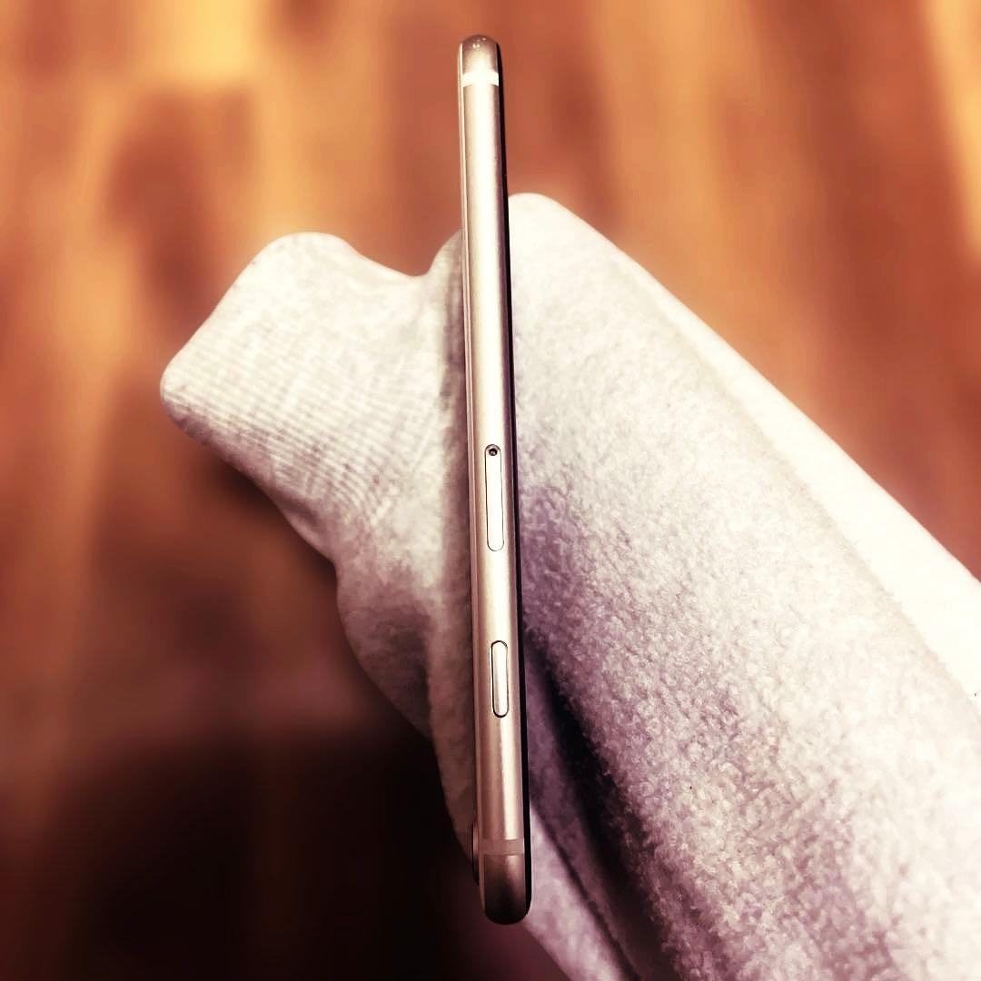 Apple iPhoneSE 第3世代 スターライト 64GB SIMフリー