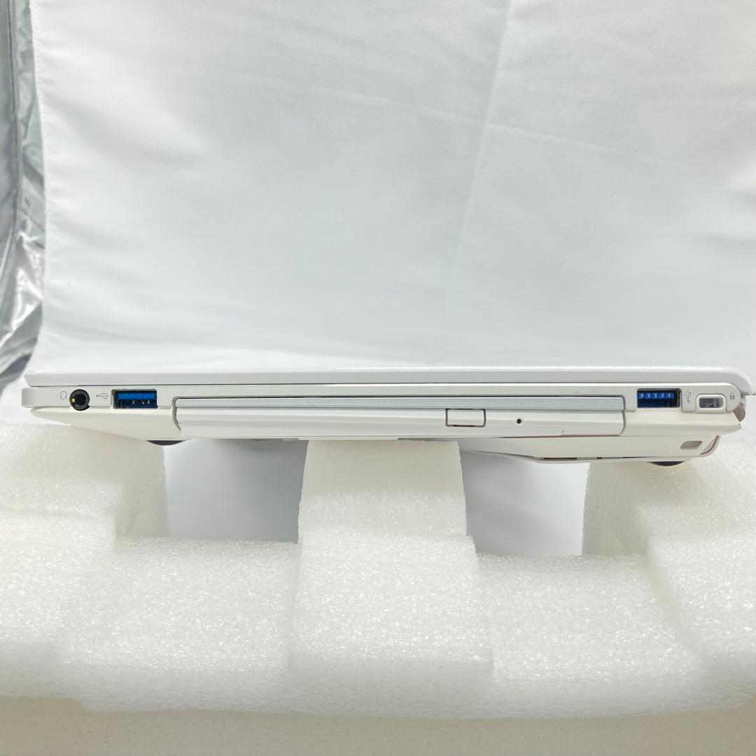 高性能ノートパソコン 大画面 バッテリー良好　富士通 オフィス 01