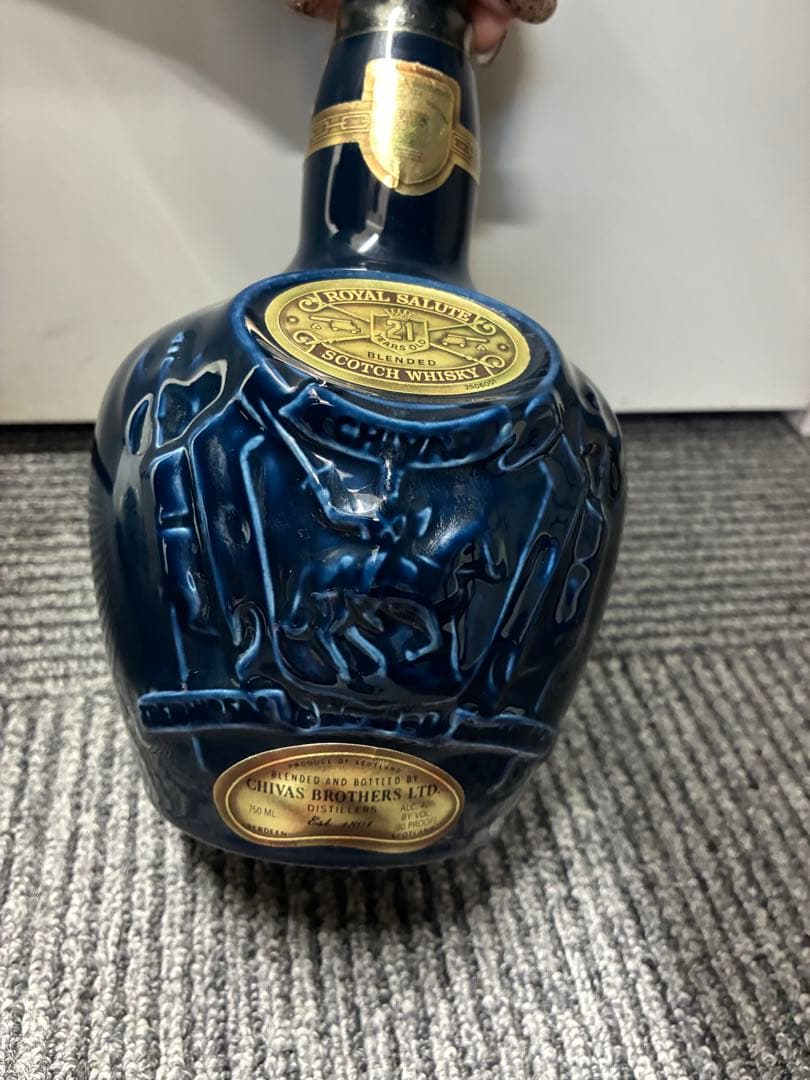 未開封ロイヤルサルート21年　青陶器　巾着付き　スコッチ　古酒