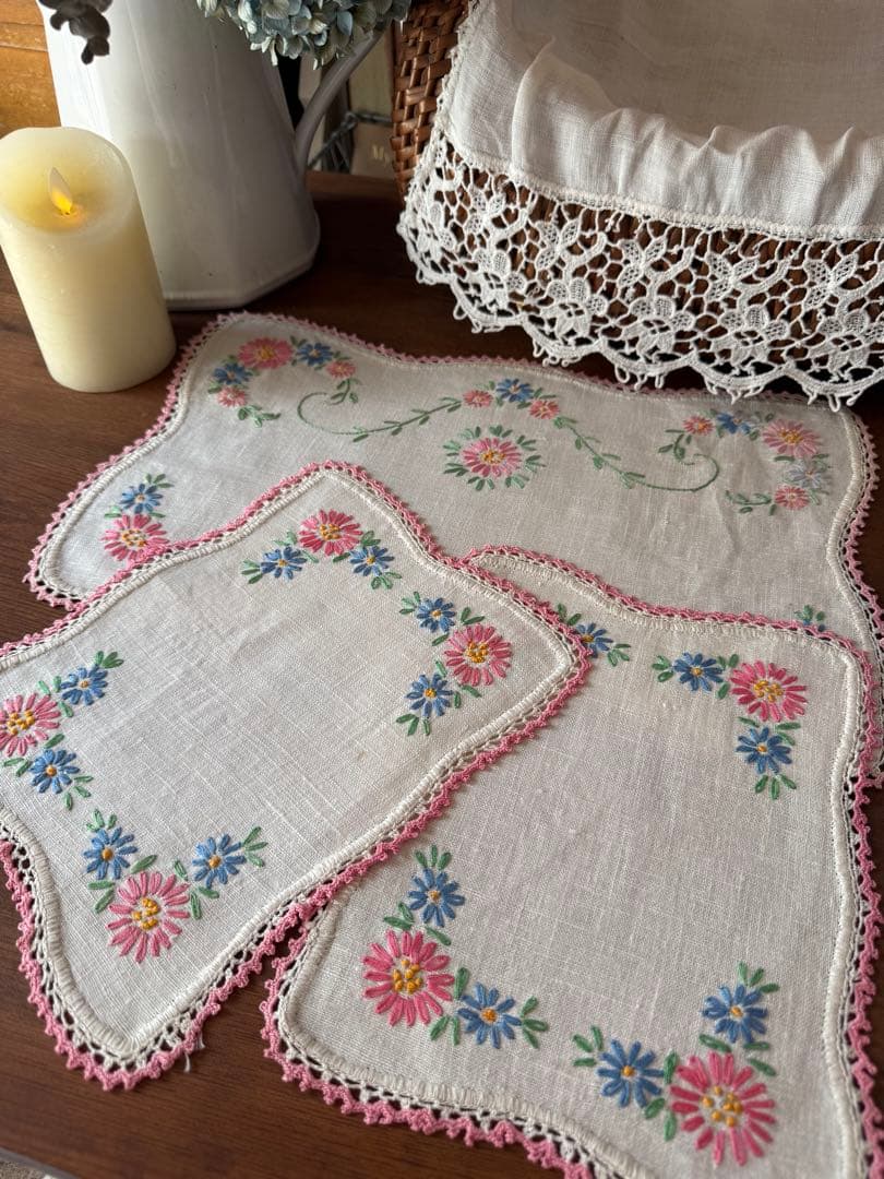 フランスアンティークஐ⋆*可愛い❤︎ピンク花柄手刺繍クロス３枚セットஐ⋆*
