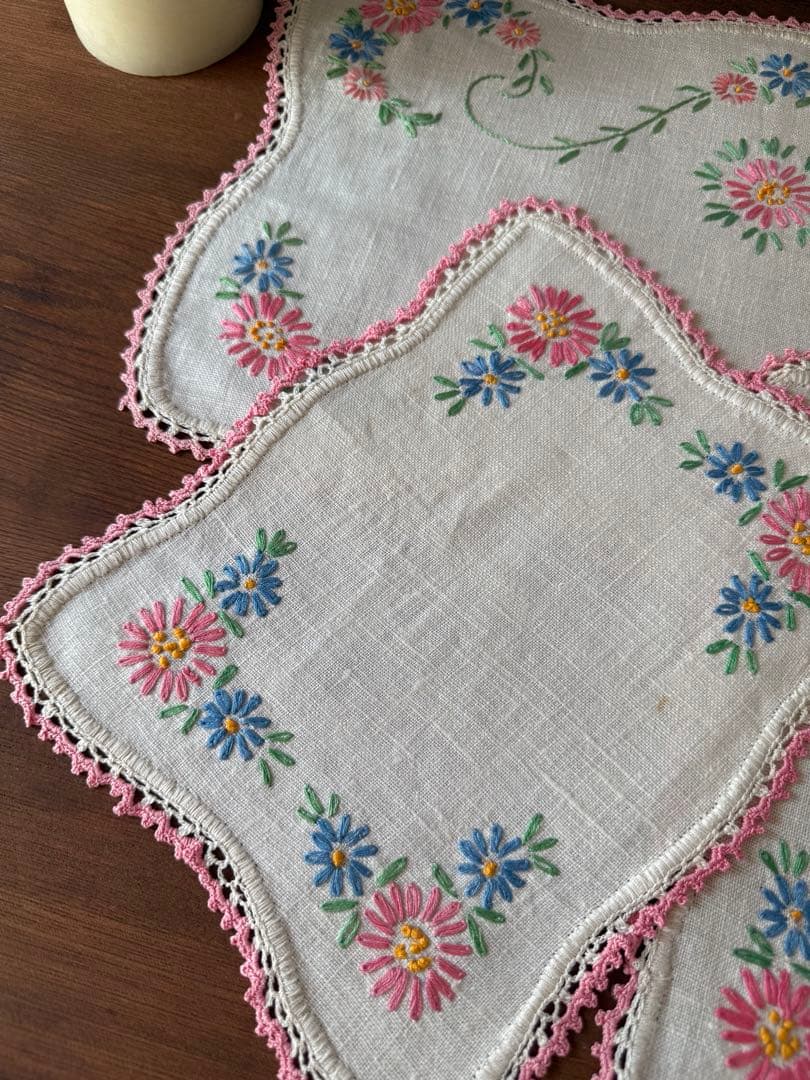 フランスアンティークஐ⋆*可愛い❤︎ピンク花柄手刺繍クロス３枚セットஐ⋆*