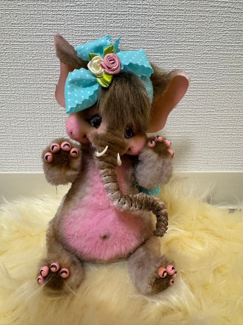 ひ*。様 海外作家様作　アートドール　お洒落をしたゾウ
