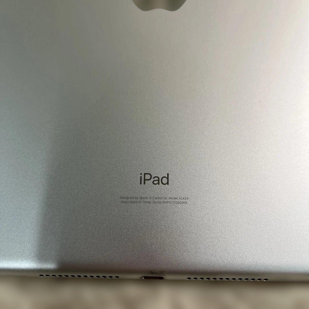 Apple iPad (第８世代) Wi-Fi + Cellular シルバー