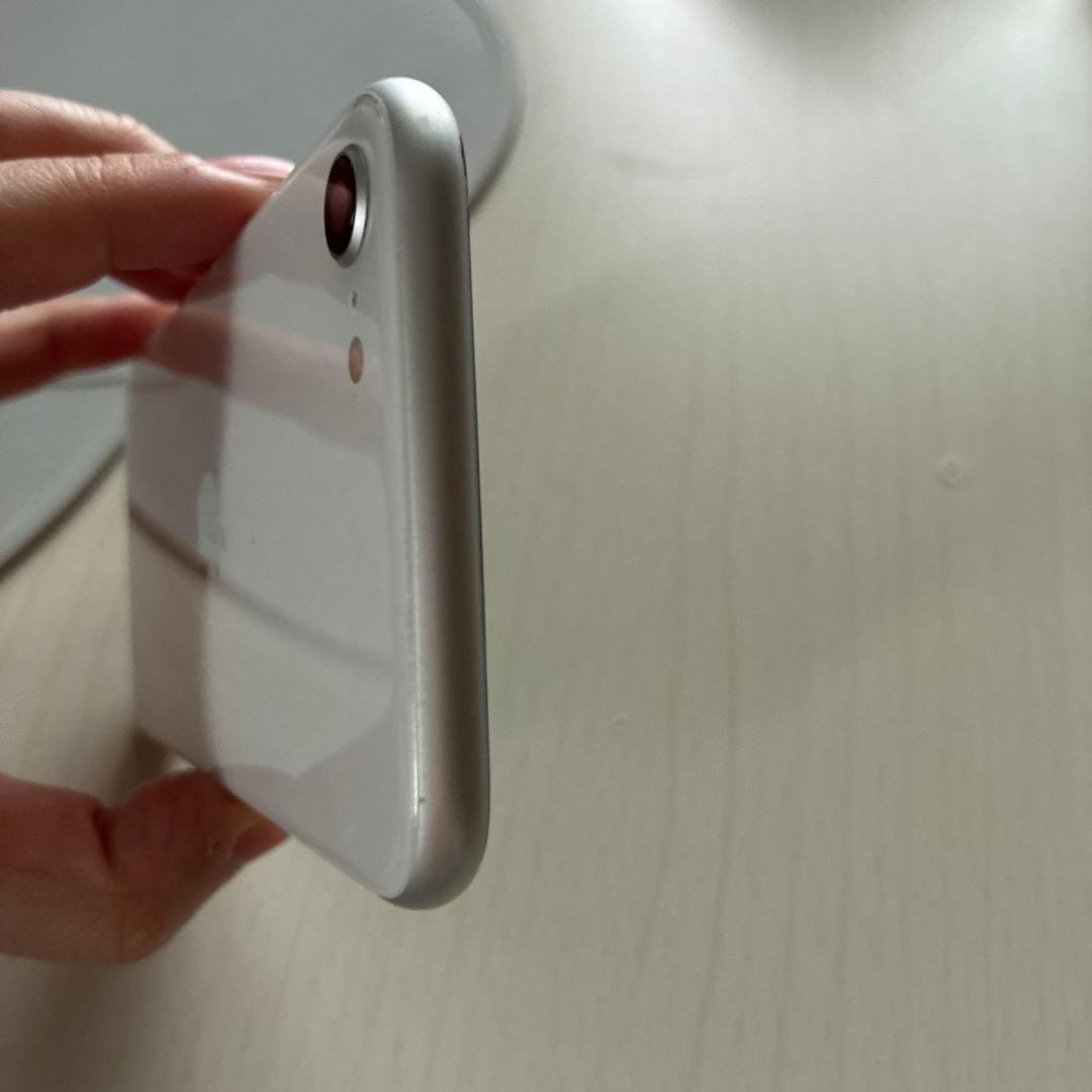 iPhone SE2 64GB ホワイト SIMフリー　画面キズなし