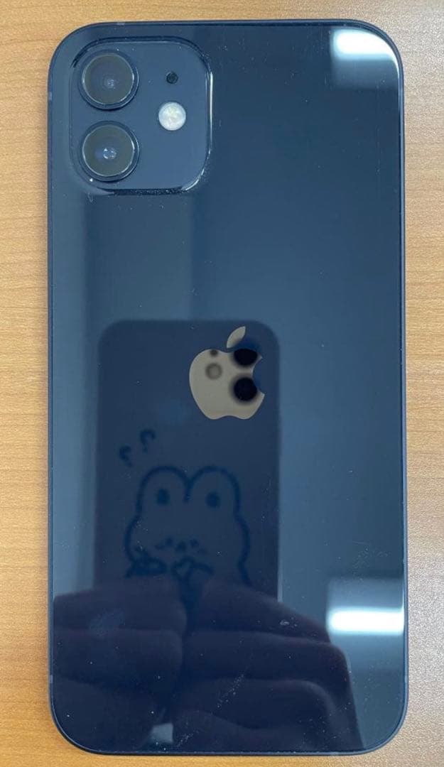 Apple iPhone 12 ブラック 本体，20w純正の充電器が付属