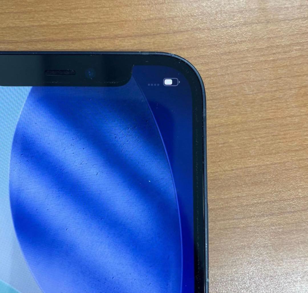 Apple iPhone 12 ブラック 本体，20w純正の充電器が付属