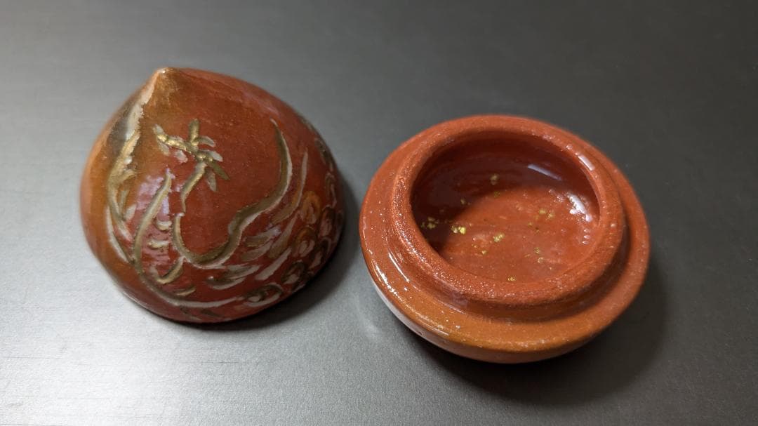 楽丸 朱雀彫宝珠形 赤楽香合