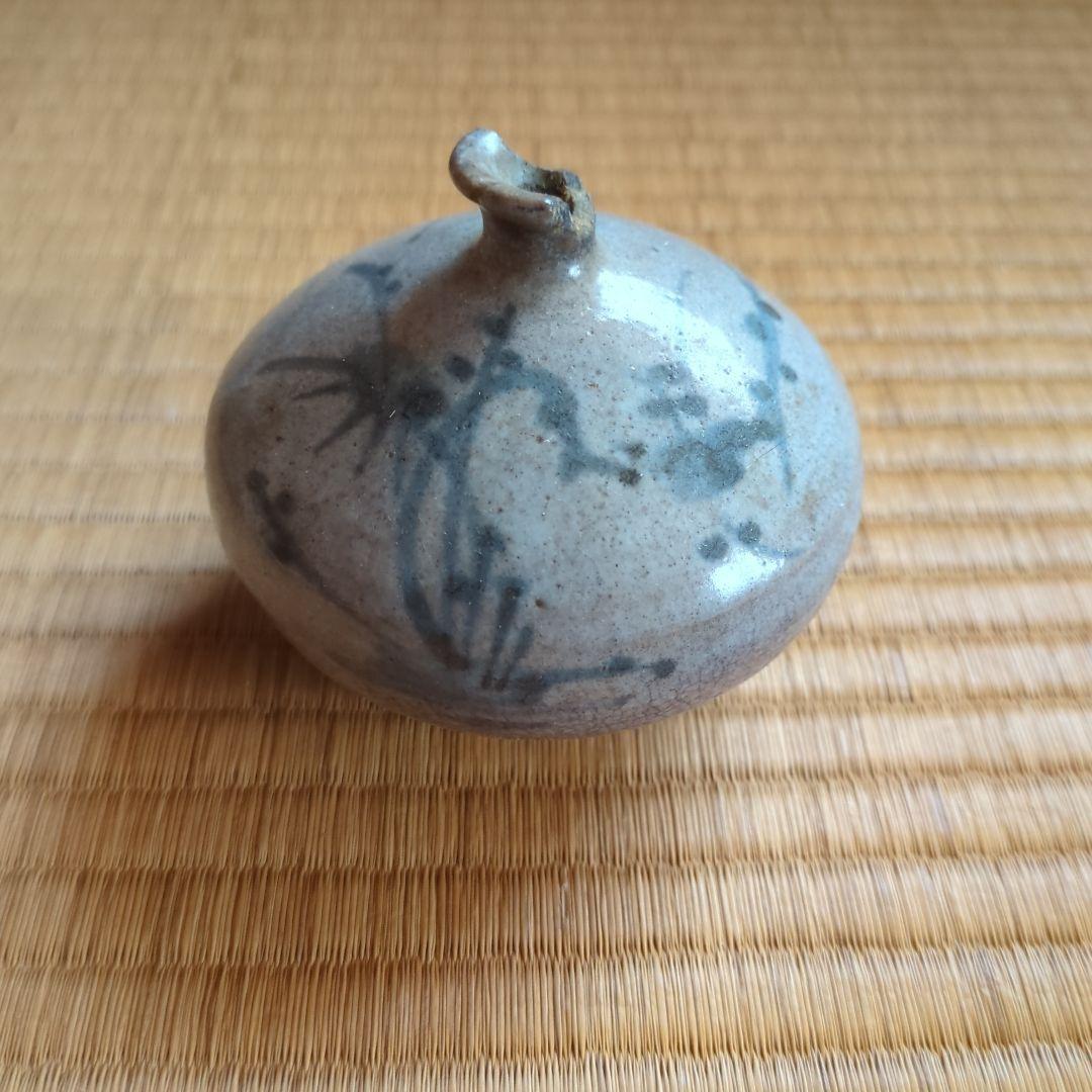 手描き模様の灰色陶器花瓶