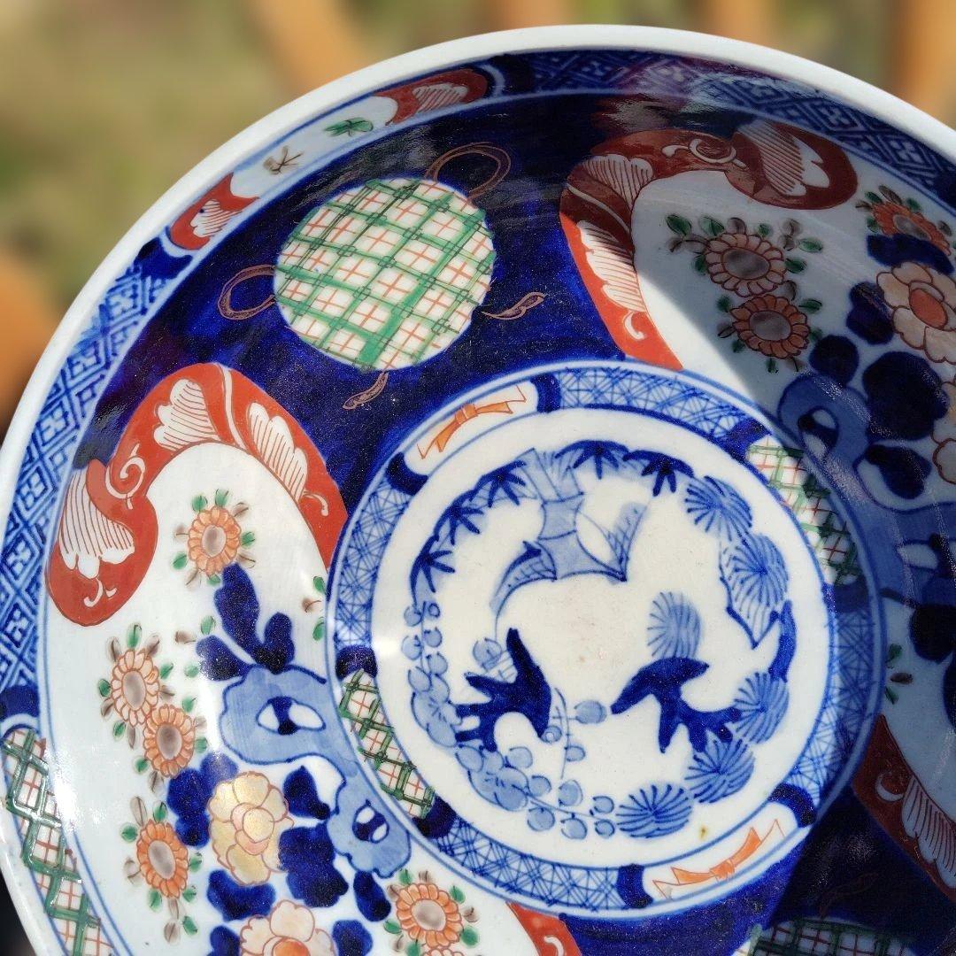 古伊万里色絵深鉢。陶器の花柄と鳥模様のボウル