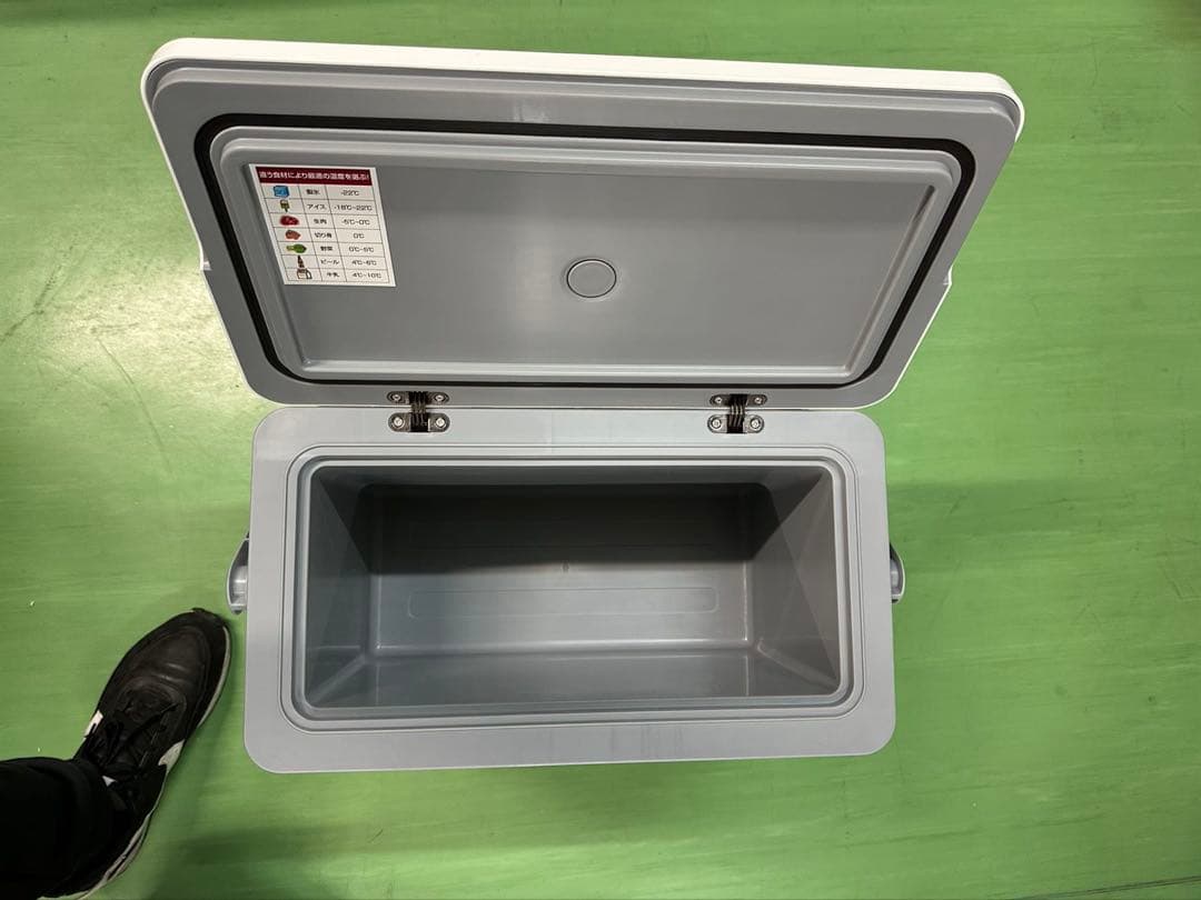 車載冷蔵庫12L -16℃～20℃ 12V/24V車に対応 AC/DC電源対応