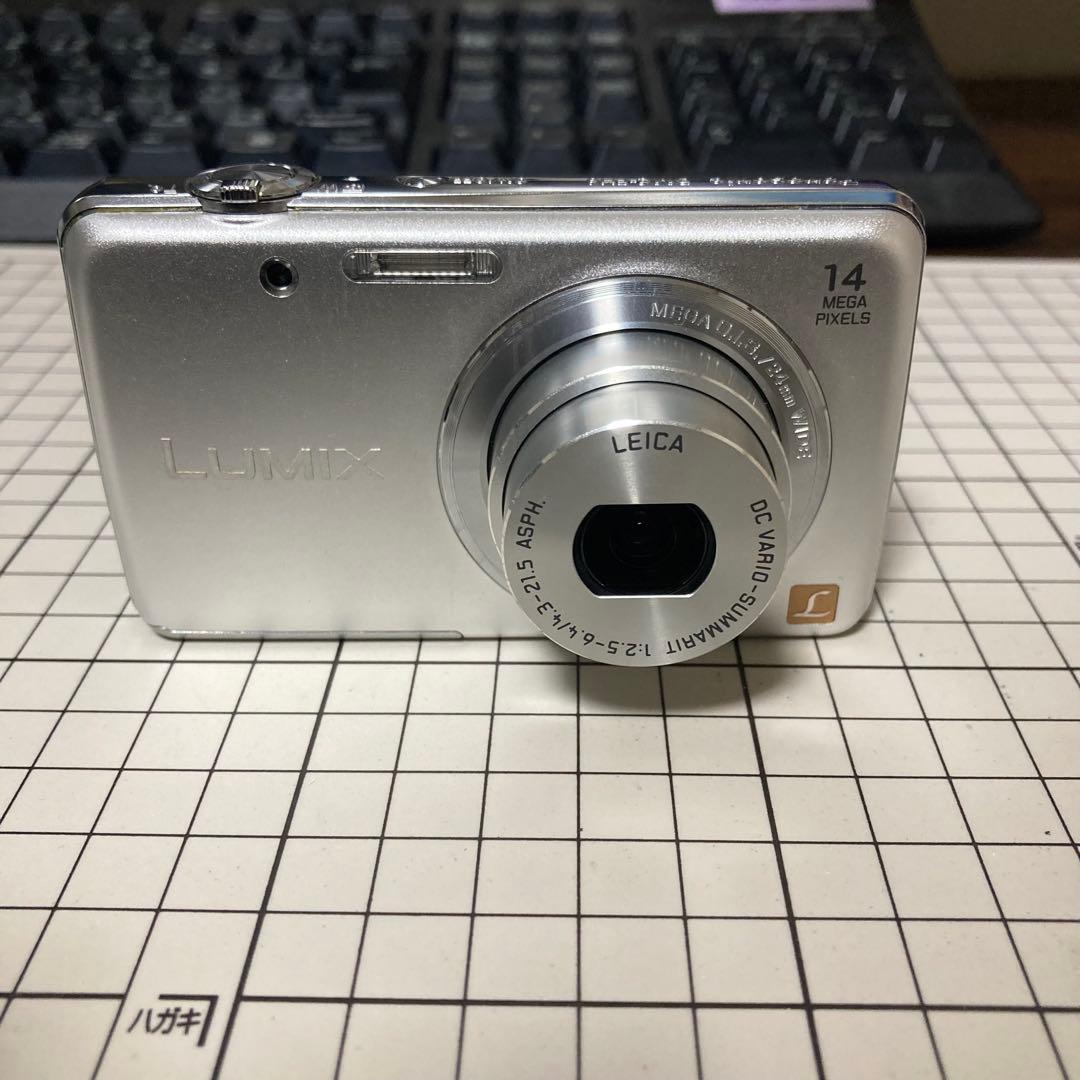 【美品】Panasonic LUMIX DMC-FH6 シルバー　充電器付き