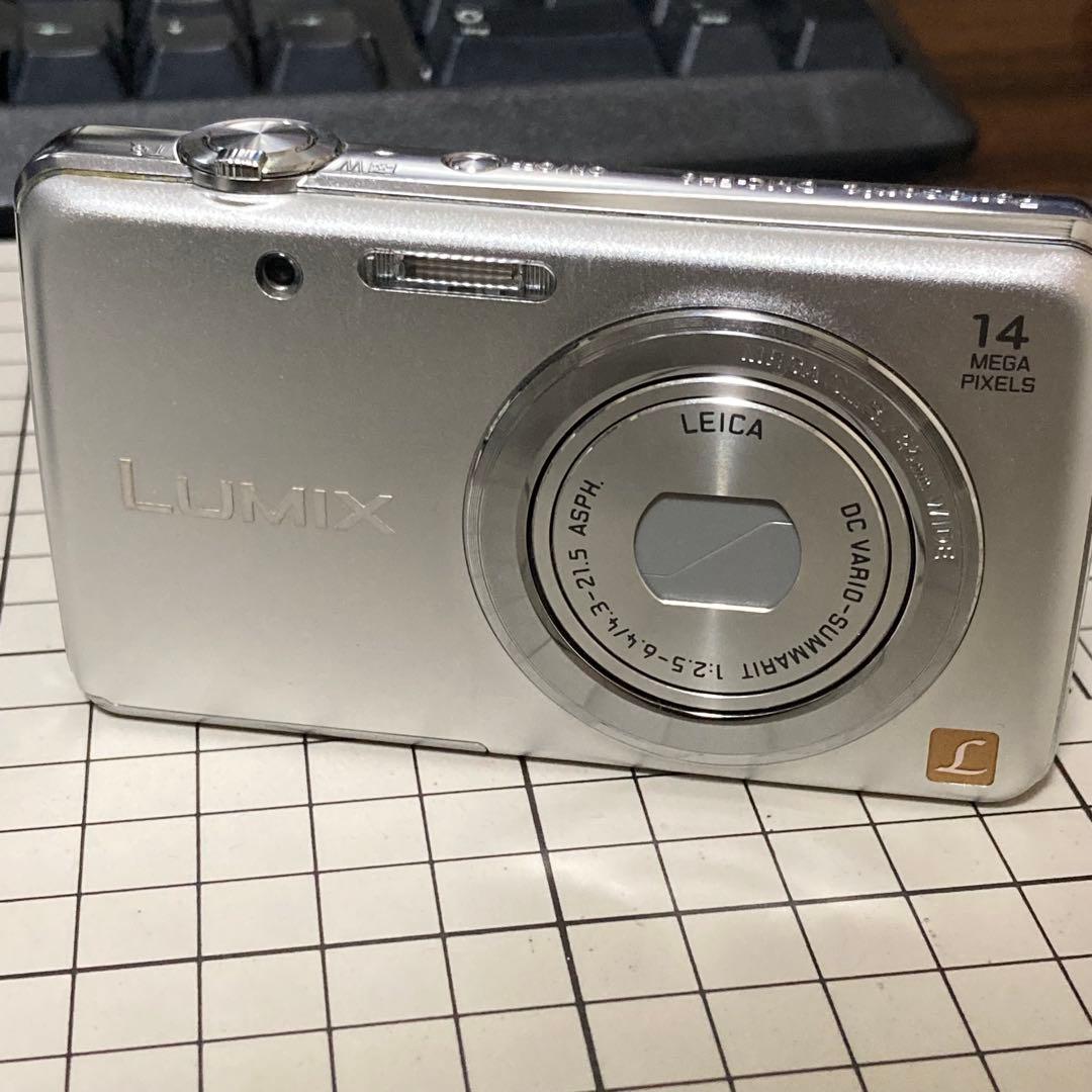 【美品】Panasonic LUMIX DMC-FH6 シルバー　充電器付き
