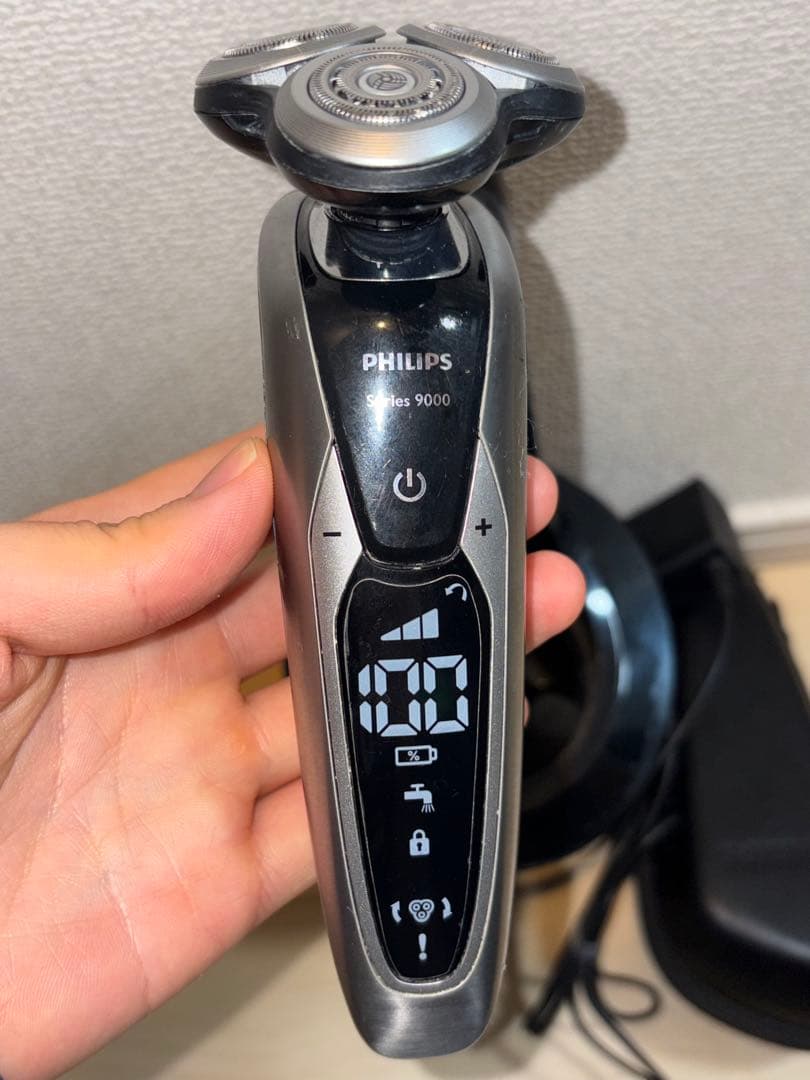 【引越し処分】PHILIPS 9000シリーズ (洗浄充電器付) 電気シェーバー